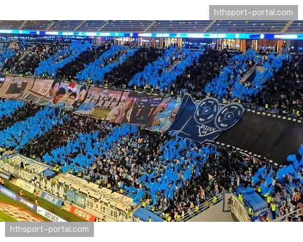 海登海姆主场球迷在看台展示巨型TIFO，致敬俱乐部升入德甲三周年