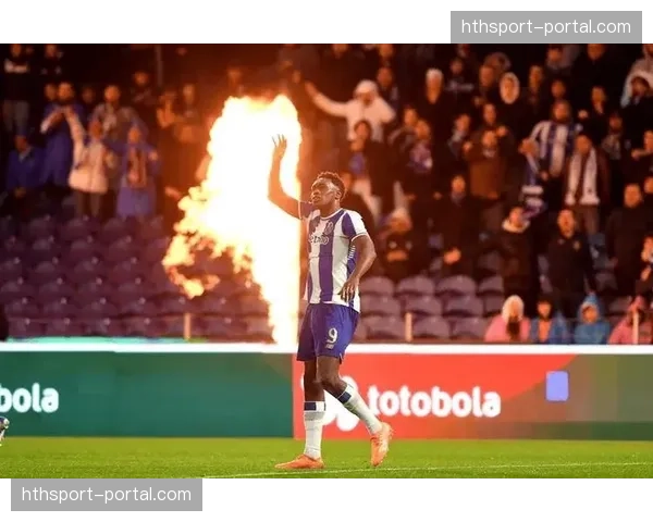 瓦伦西亚3-0完胜拉斯帕尔马斯，佩佩卢点球打破僵局