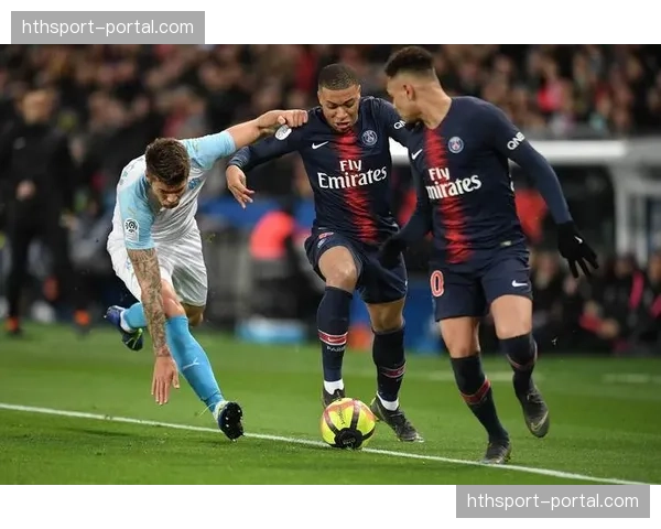 法甲花絮：巴黎vs里尔，姆巴佩一次长达80米的反击冲刺引发主场球迷起立鼓掌